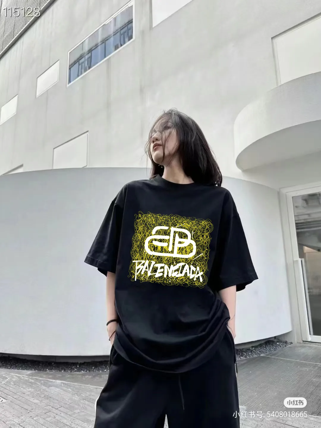 P80✨🔥 BALENCIAGA Paris lettering printed short-sleeved T-shirt. Custom-woven and dyed 300 grams of combed cotton heavyweight fabric. Zero color difference in threads. Perfect details. Different from the current currency version. Welcome to compare. Same Style for men and women. Must-sell in the picture above. Color: White Black Size: 1 2 3 4